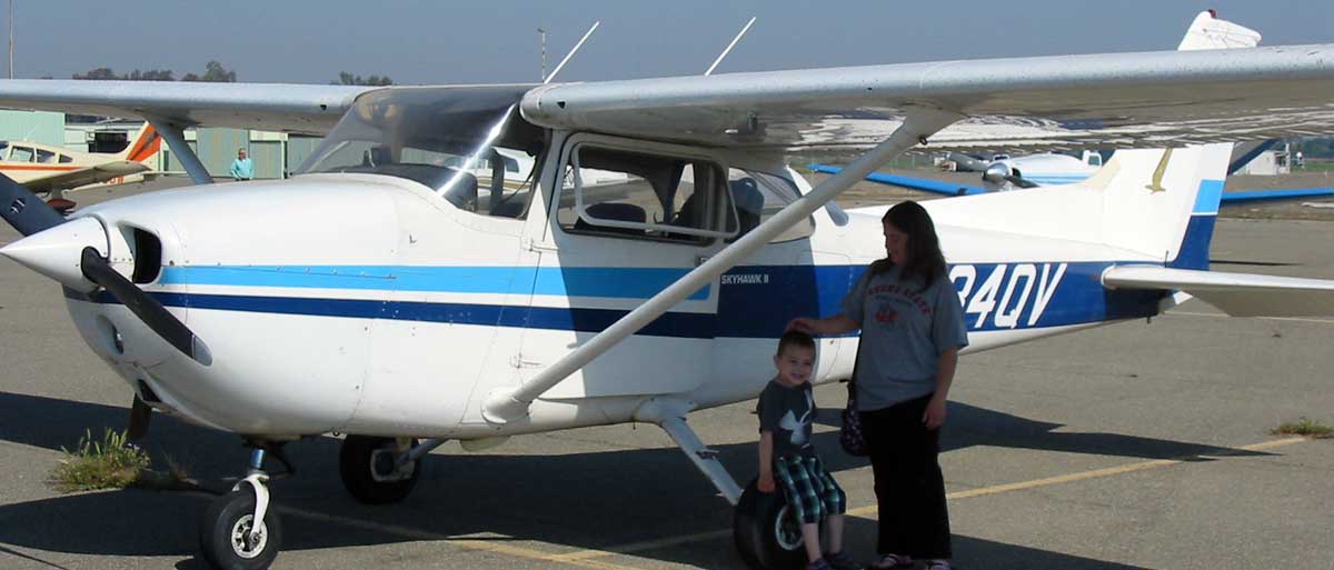 skyhawk-n734Qv-2012-04-21-0.jpg (56296 bytes)