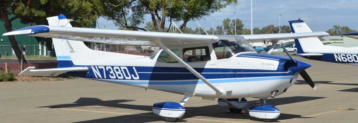 skyhawk-n738dj-2013-09-21-1.jpg (63390 bytes)